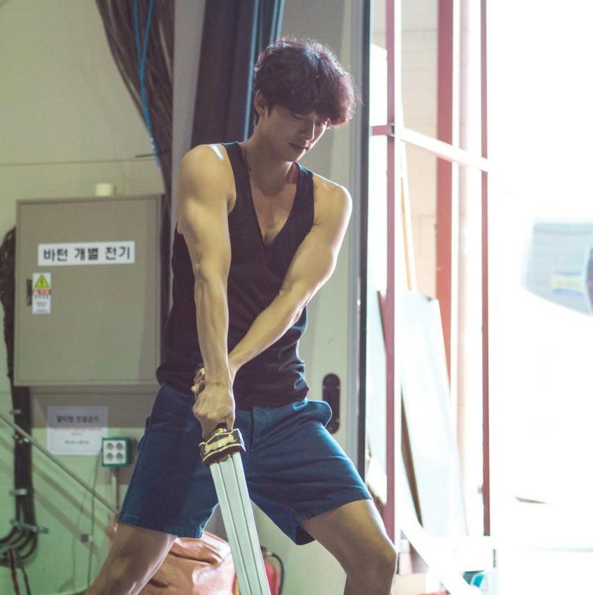 《永生戰》孔劉暖男外表的健身教練級肌肉！穿無袖炸出男神臂肌與寬肩，運動飲食公開