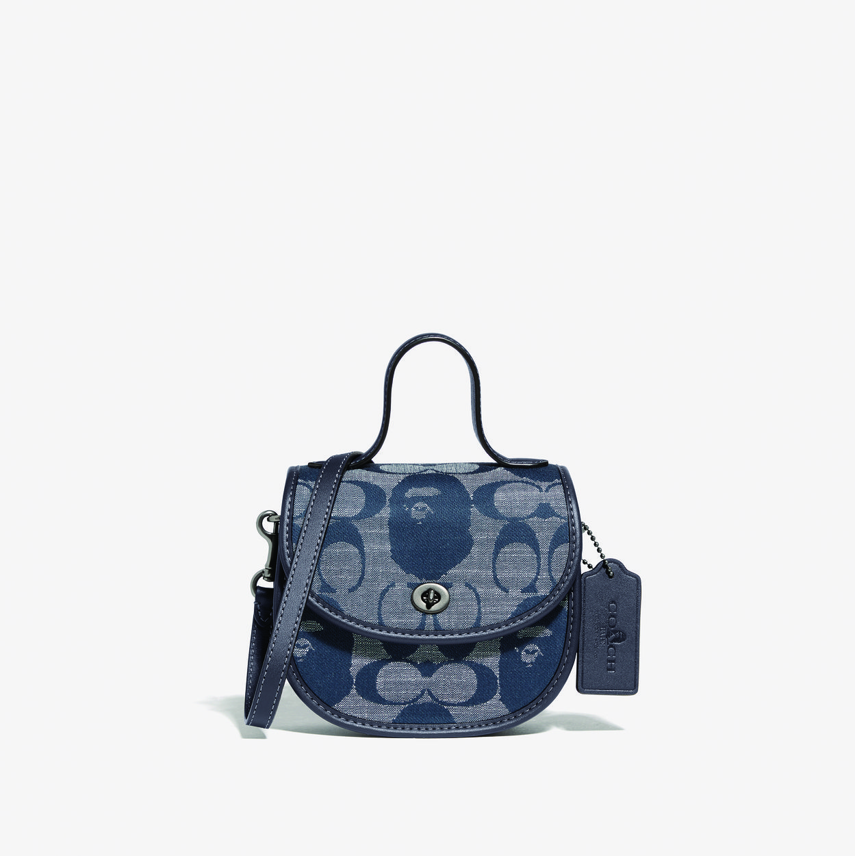 COACH X BAPE聯名系列這次台灣買得到！兩大品牌經典LOGO放到包包太可愛