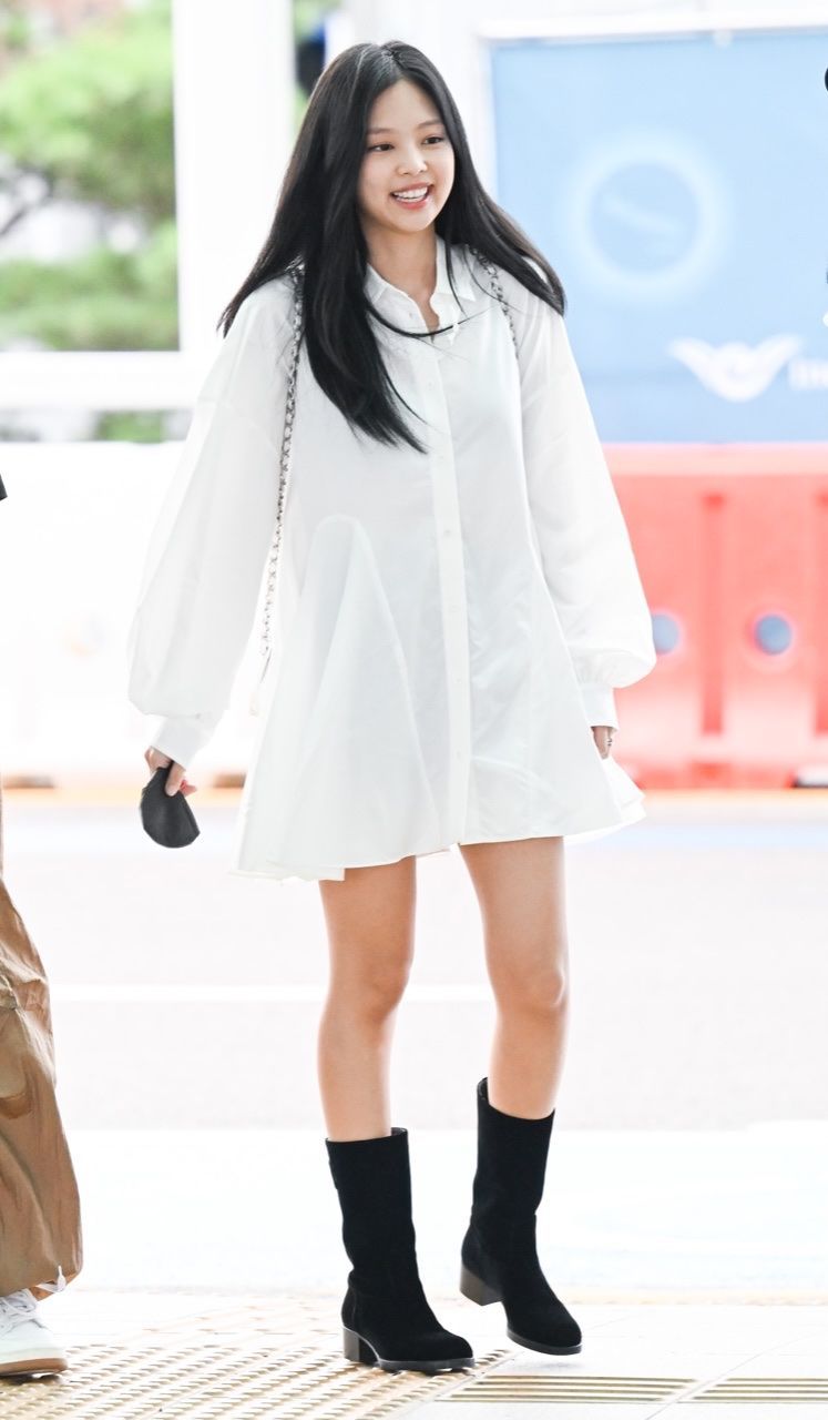 韓国のトレンドセッター、BLACKPINK・ジェニーのガーリーモードな私服