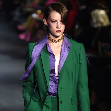 valentino將大秀延伸至巴黎街頭！valentino 2022春夏男女裝系列以現代視角重現品牌經典