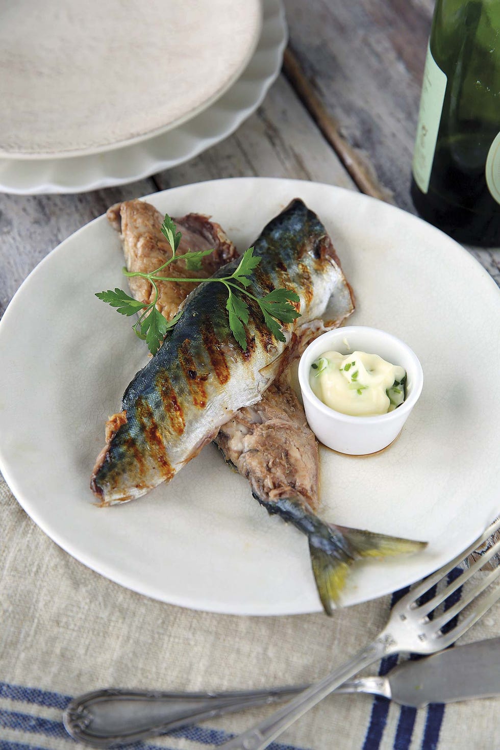 caballa marinada a la plancha con salsa de apio