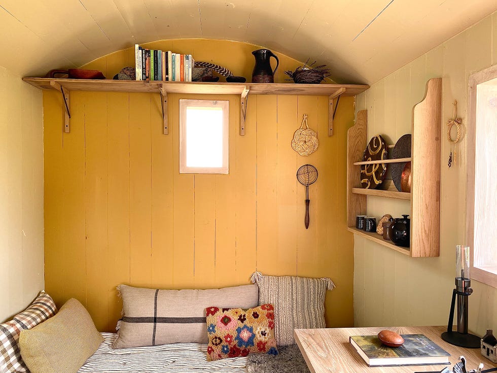 interior de la cabaña de estilo rústico