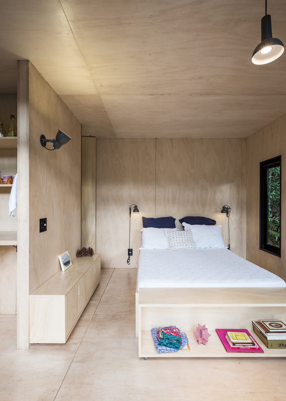 dormitorio hecho con madera contrachapada