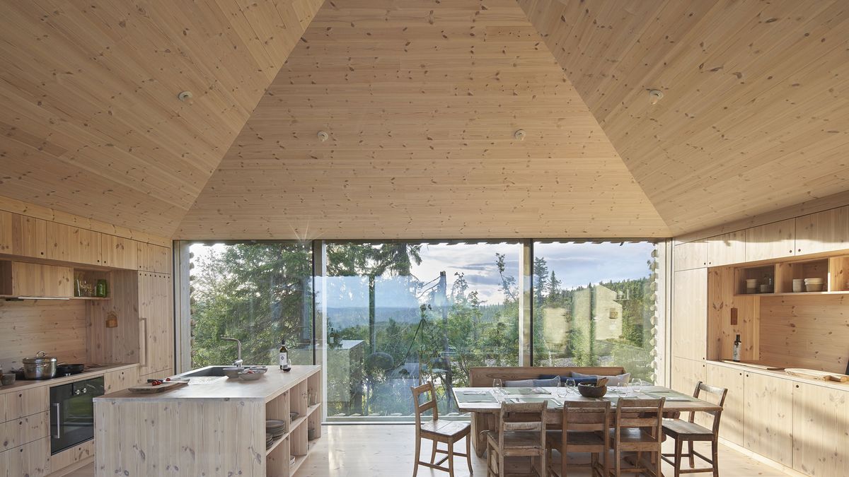 preview for Una cabaña nórdica y sostenible construida 100% con madera en la montaña