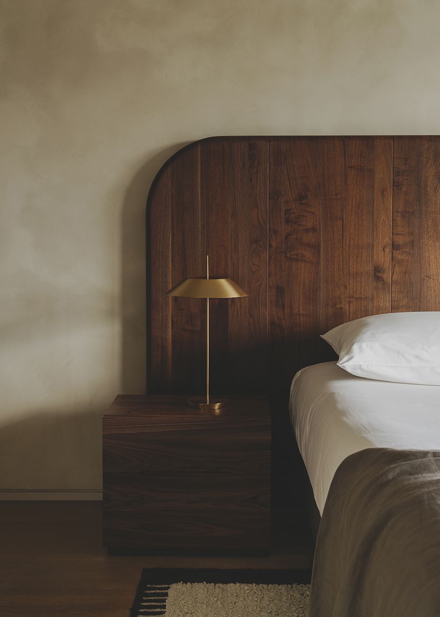 cama de madera en el hotel ur bare