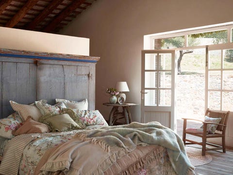 Bedroom, Bed, Furniture, Room, Bed sheet, Bedding, Bed frame, Property, Interior design, Duvet cover, 
