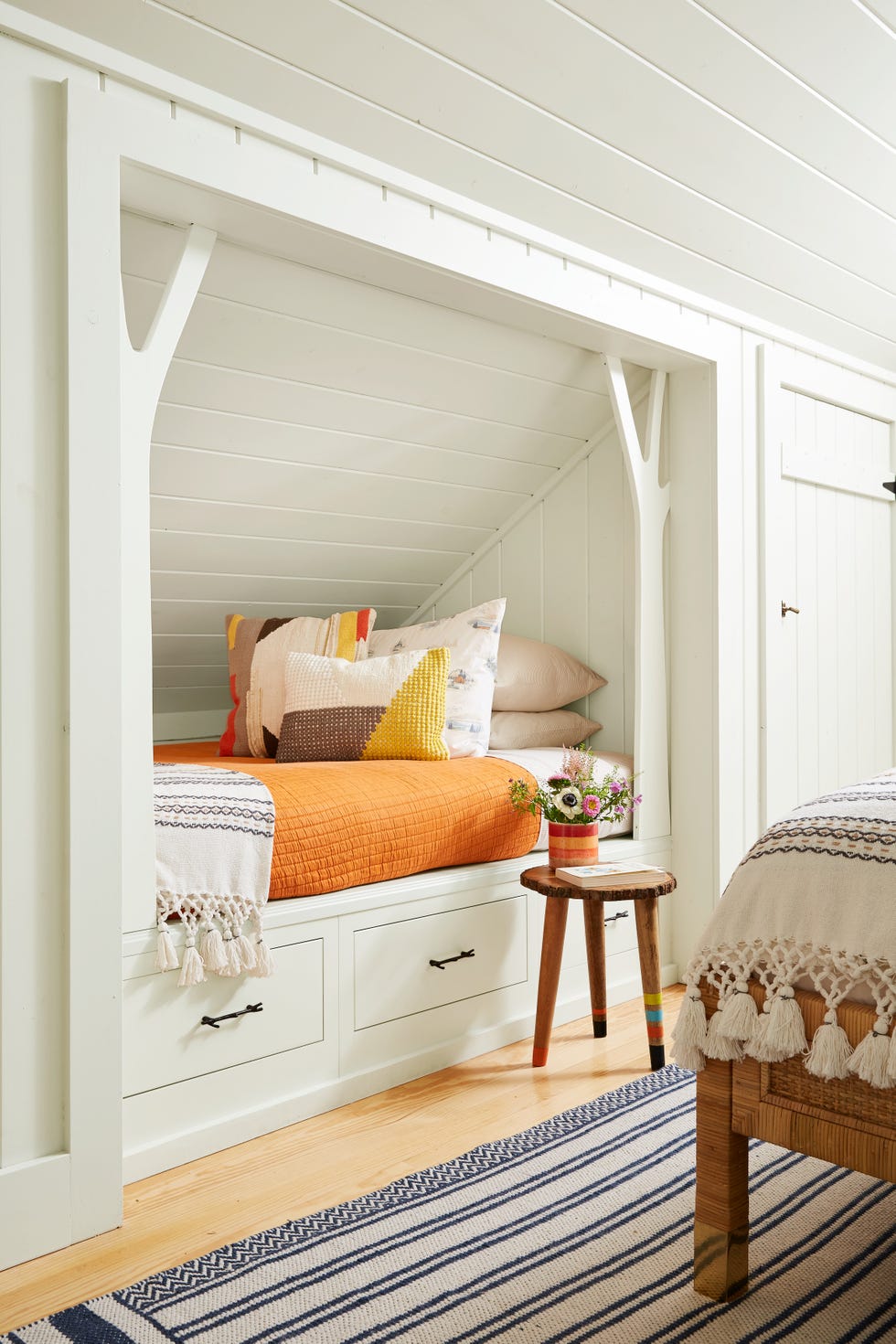 white bed nook