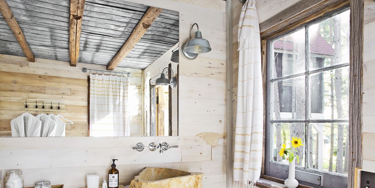 https://hips.hearstapps.com/hmg-prod/images/cabin-in-the-pines-bathroom-cl-0618-copy-1556055444.jpg?crop=1.00xw:0.752xh;0.00160xw,0.248xh&resize=1200:*