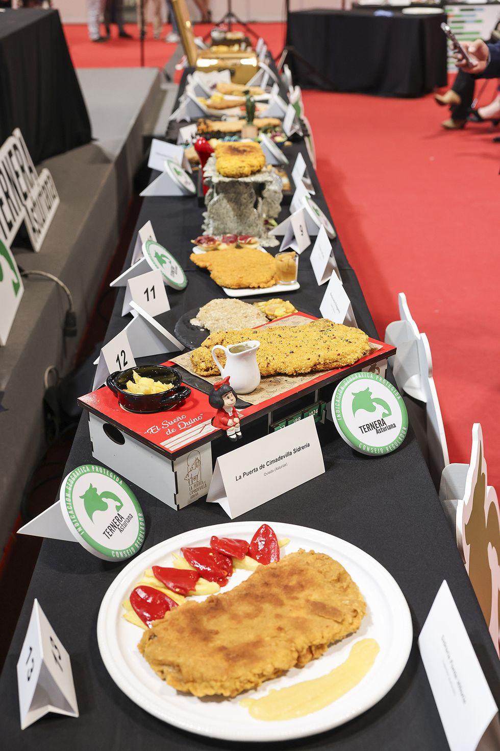 cachopos participantes en la séptima edición del concurso nacional "en busca del mejor cachopo elaborado con ternera asturiana igp, en salón gourmets de madrid
