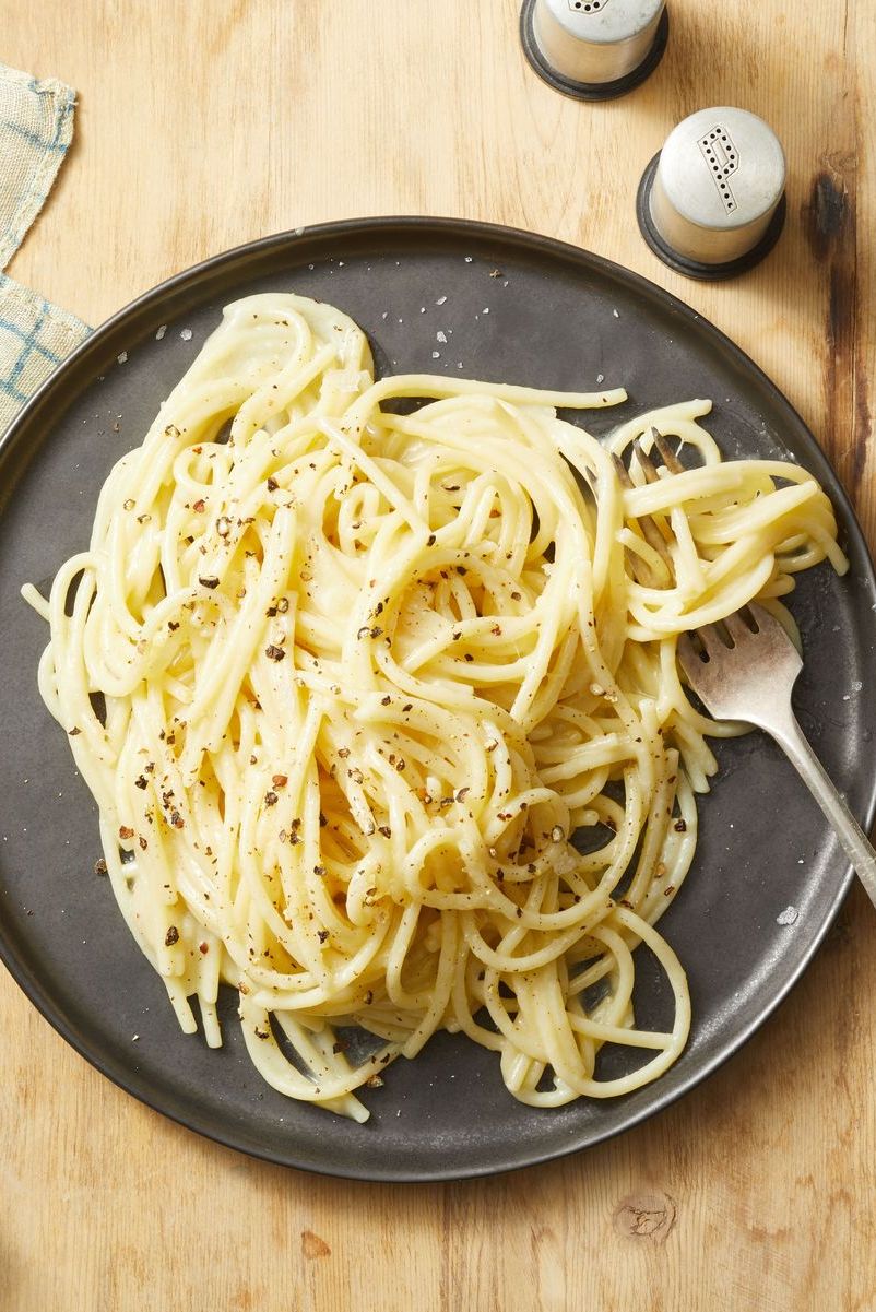 cacio e pepe pasta on a plate