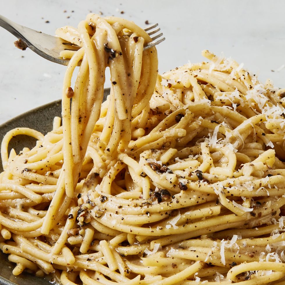 cacio e pepe topped with pepper and parmesan