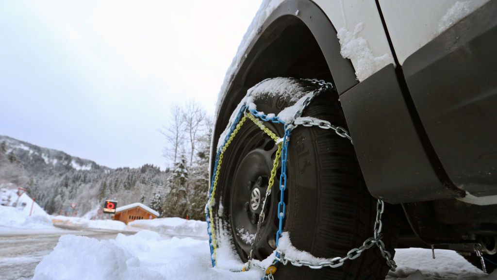 Cómo se ponen las cadenas del coche cuando hay nieve?