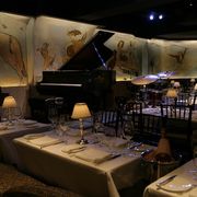 cafe carlyle