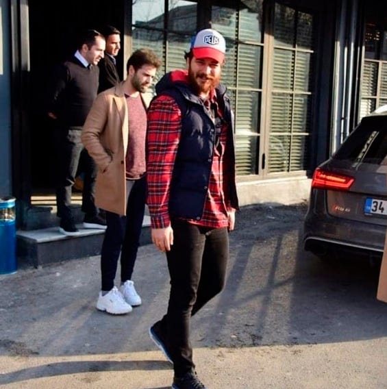 Çagatay Ulusoy estrena look