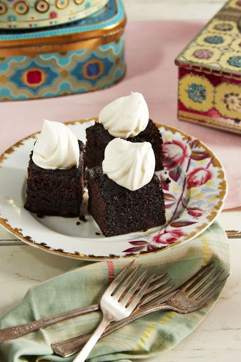 ginger cake squares with chantilly cream