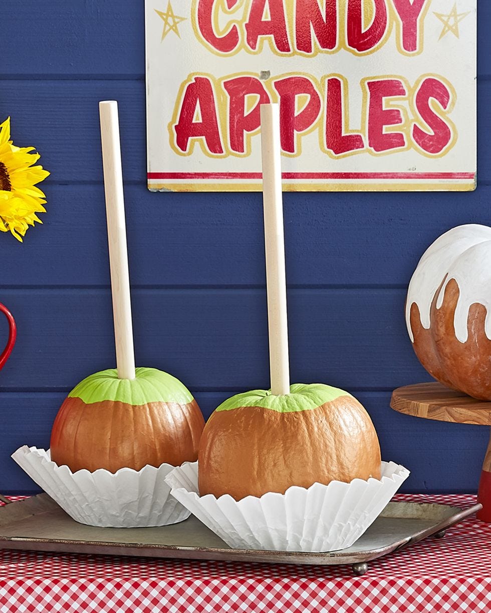 dos calabazas de halloween que parecen chupa chups gigantes