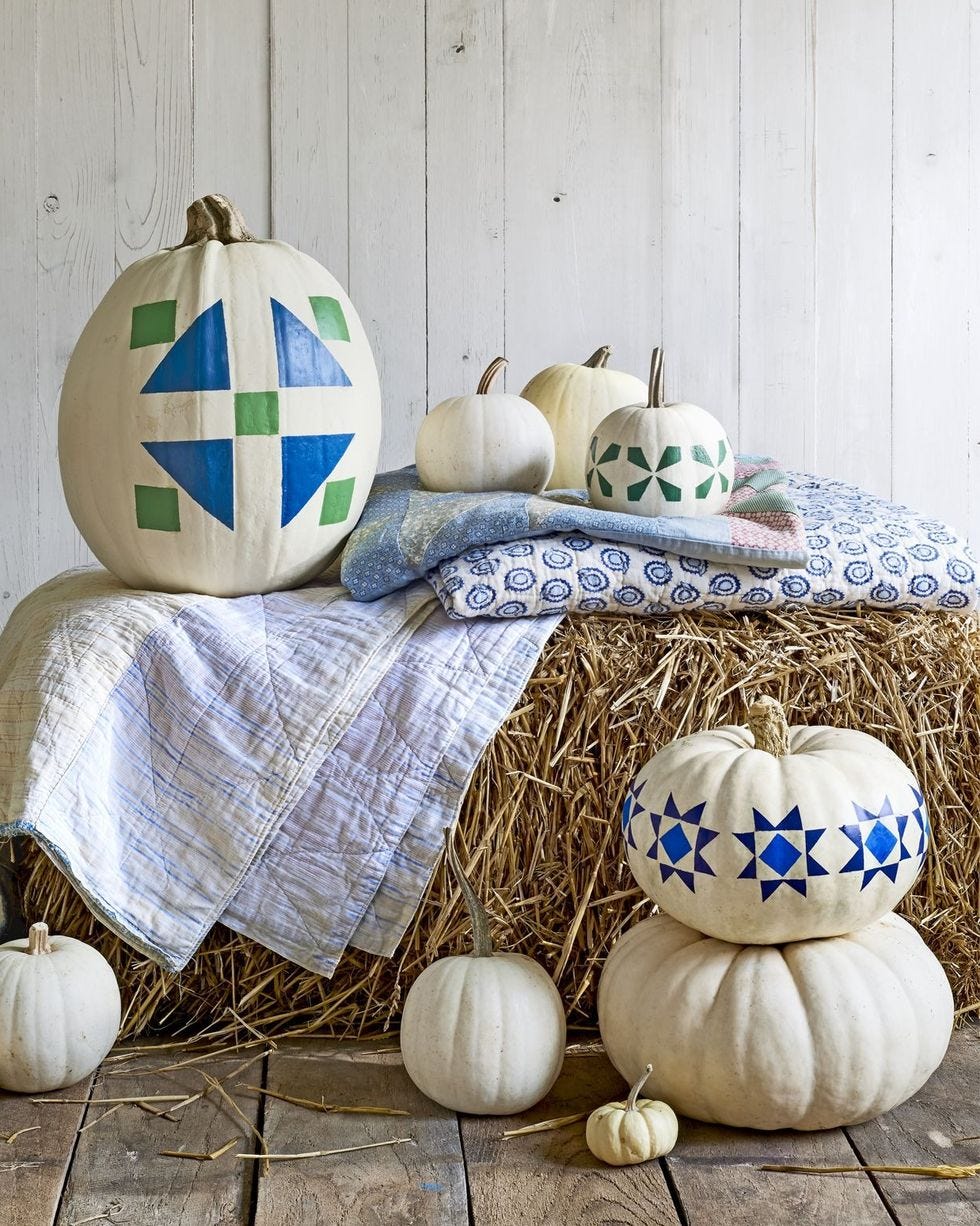 calabazas de halloween con decoración geométrica