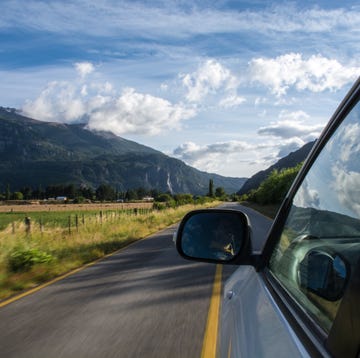 Road, Highland, Sky, Mode of transport, Mountainous landforms, Road trip, Mountain, Cloud, Natural environment, Mountain range, 