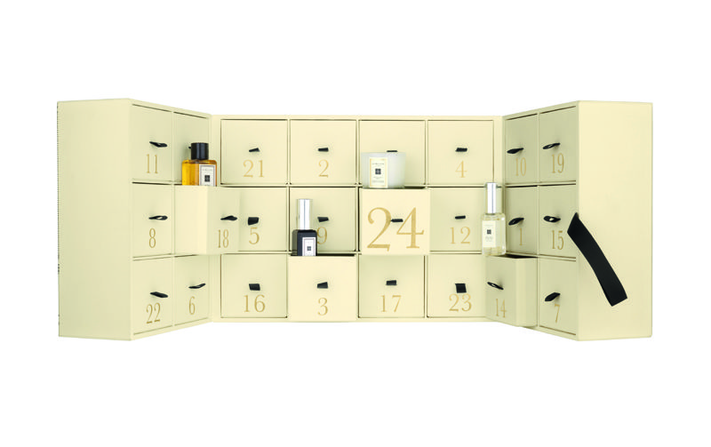 Furniture, Chest of drawers, Architecture, Beige, Shelf, Rectangle, 