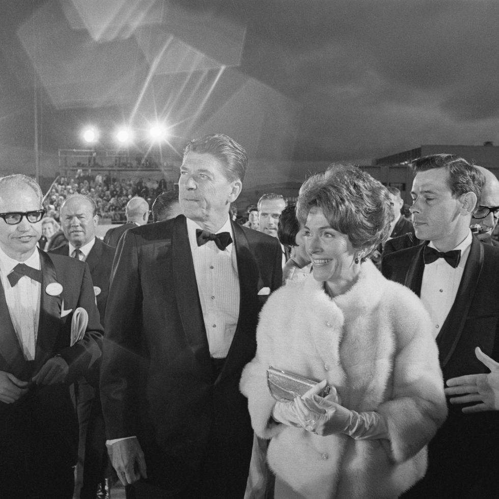 celebrity oscar hosts ronald reagan