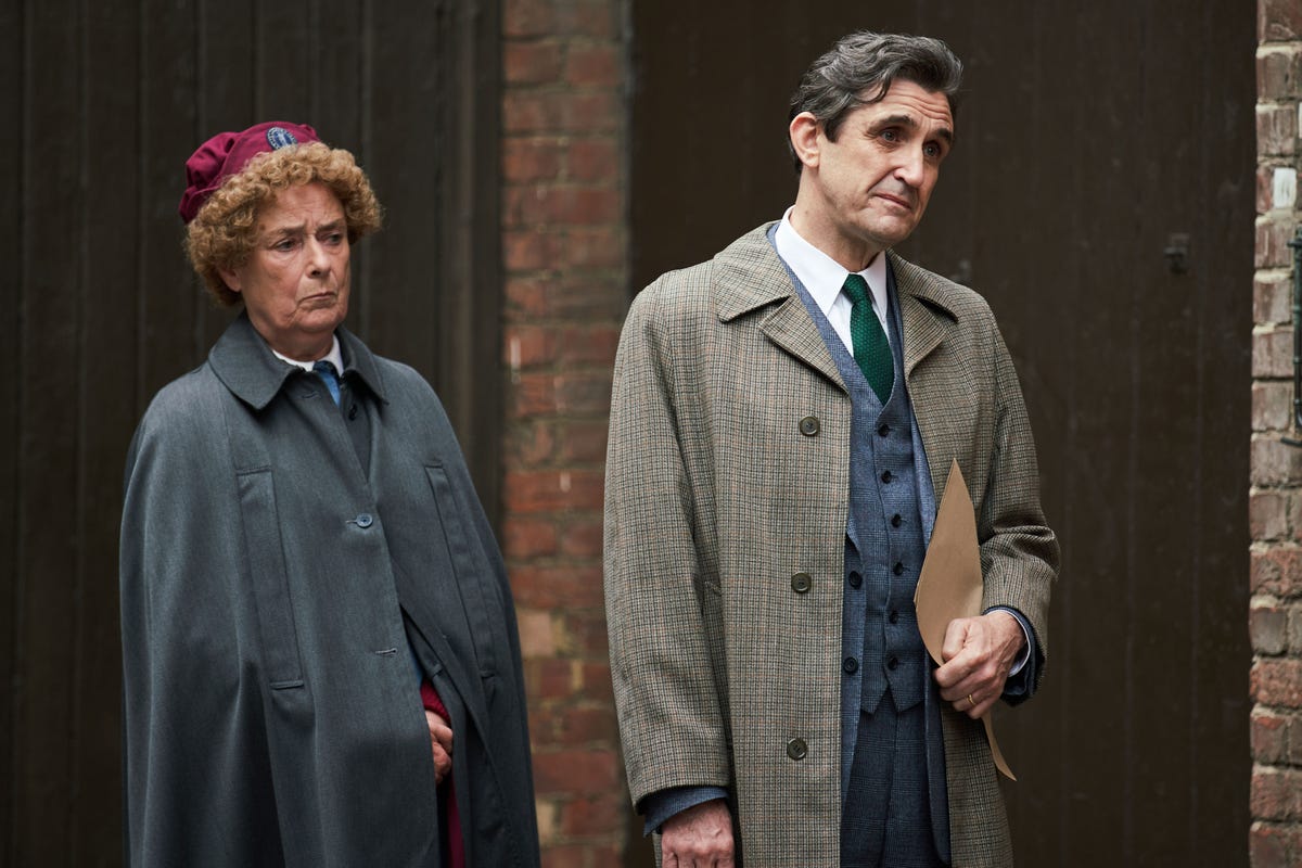 call the midwife, nurse phyllis crane linda bassett, dr patrick turner stephen mcgann