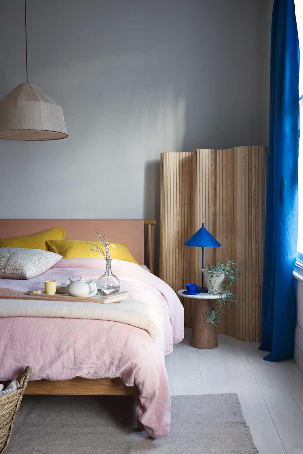 calming bedroom decorating scheme