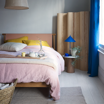 calming bedroom decorating scheme