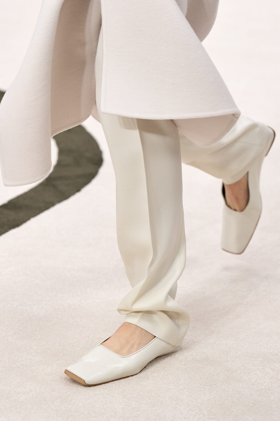 el zapato de punta cuadrada es tendencia en 2025