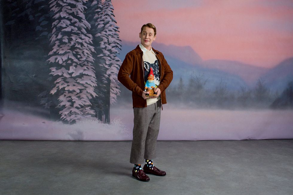I calzini natalizi per festeggiare il 25 dicembre sono di Macaulay Culkin, indimenticabile Kevin di Mamma ho perso l'aereo: calze Happy Socks Naughty or Nice.