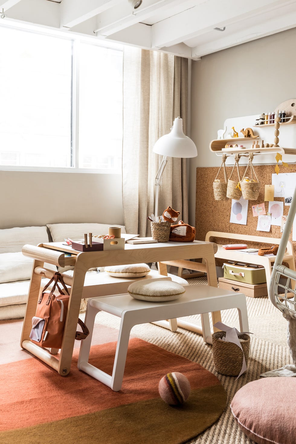 dormitorio adolescente creativo estilo minimalista muebles de madera cama futón