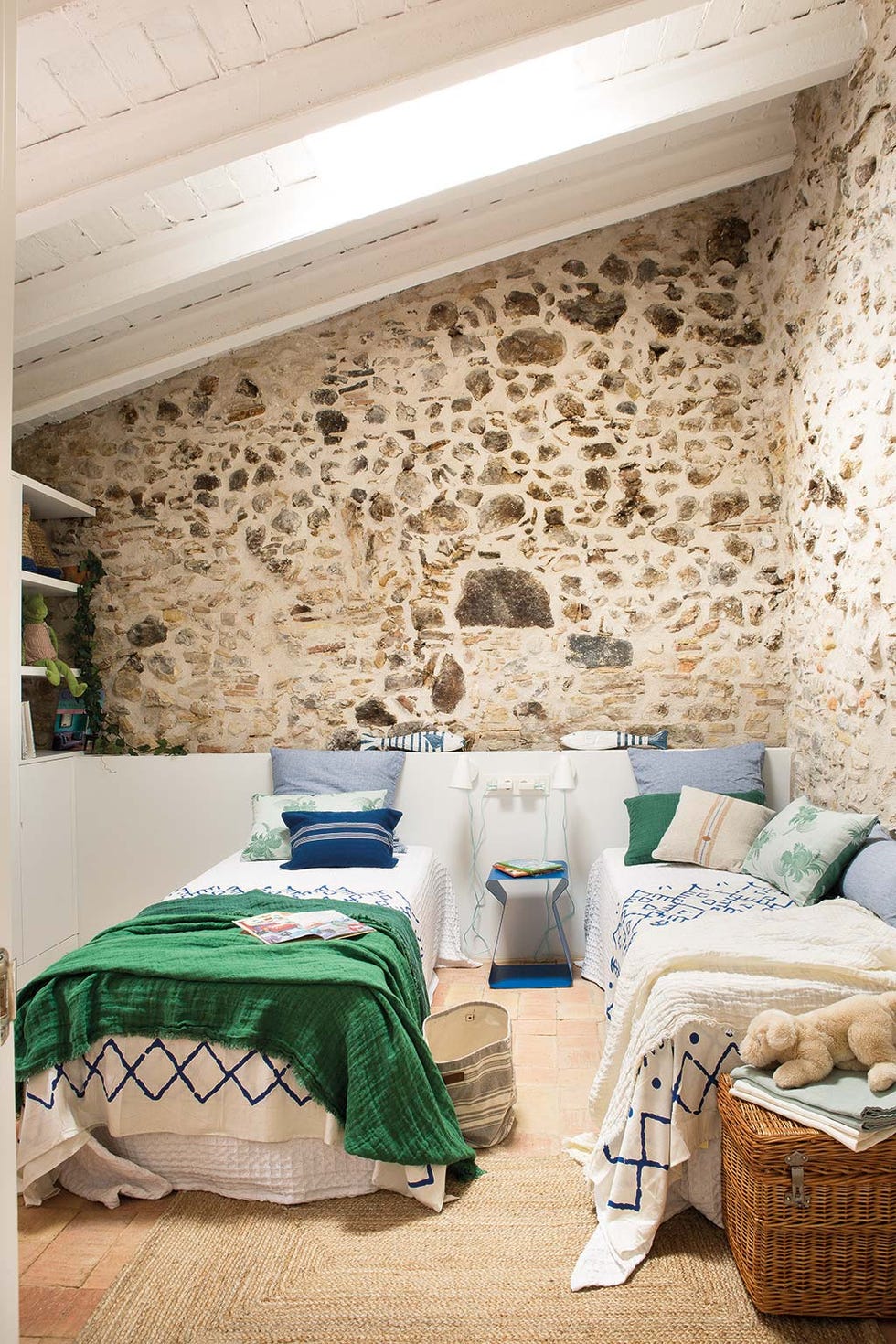 Dormitorio con dos camas 
