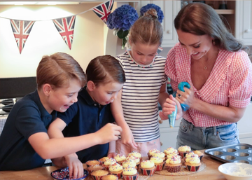 the cambridge kids bake cupcakes for a platinum jubilee party