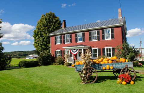 cambridge, vermont, boyden valley winery colonial home with halloween pumpkins
