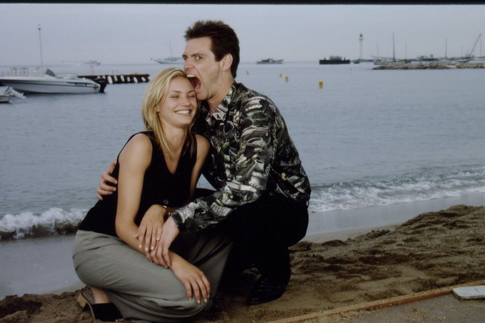 cameron diaz and jim carrey pose for a photo on a beach