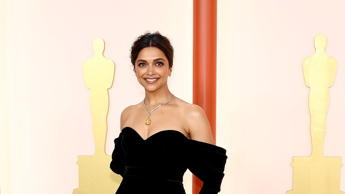 Deepika Padukone exhibits elegance on magazine cover of Vogue in black Louis  Vuitton dress and denim jeans : Bollywood News - Bollywood Hungama