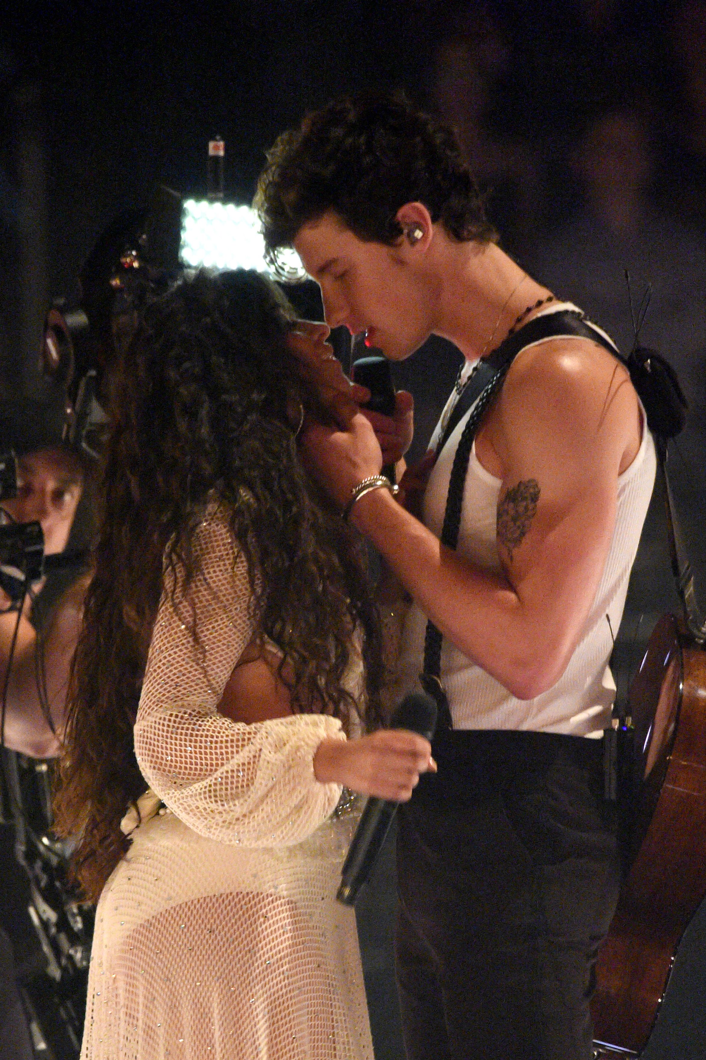 Shawn Mendes And Camila Cabello Perform Senorita At The 19 Mtv Video Music Awards