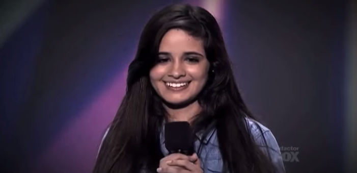 Hair, Face, Facial expression, Eyebrow, Smile, Cheek, Hairstyle, Beauty, Chin, Forehead, 