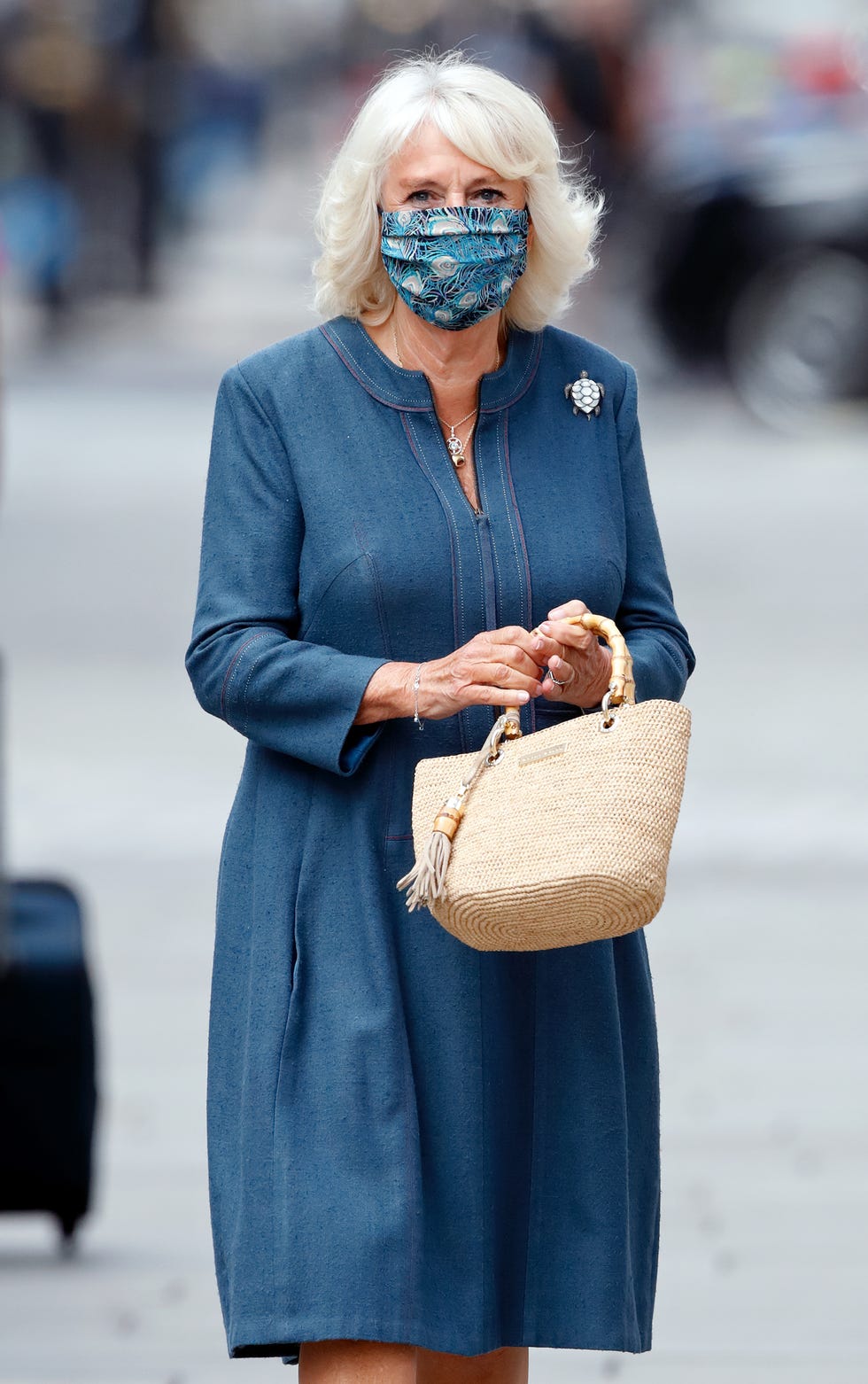 camila parker pasea por las calles de londres