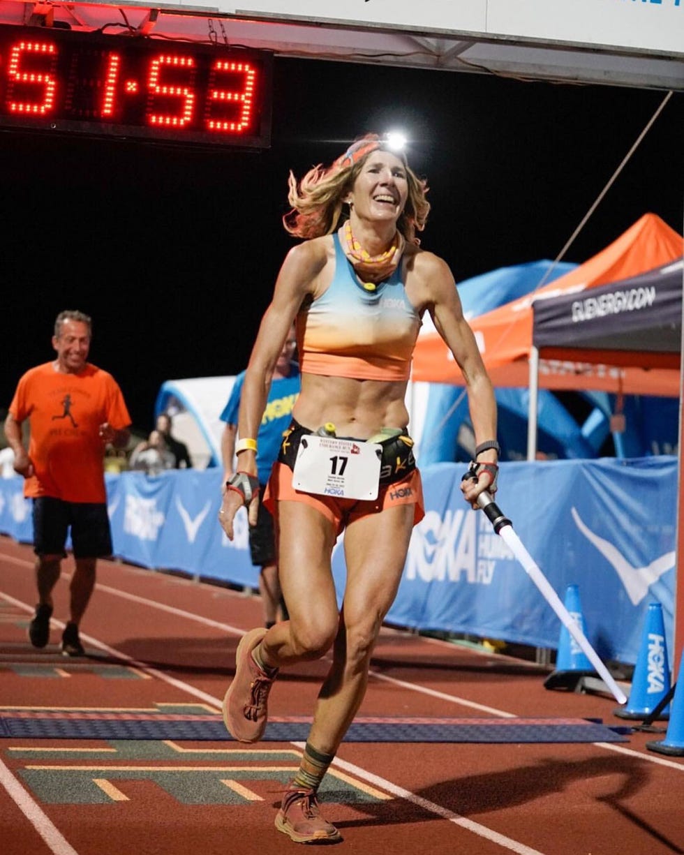 camille herron llega a la meta de western states
