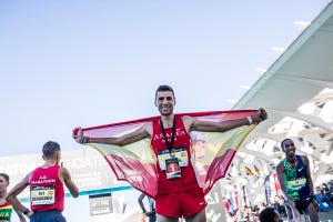 el atleta camilo santiago en la maratón de valencia 2019