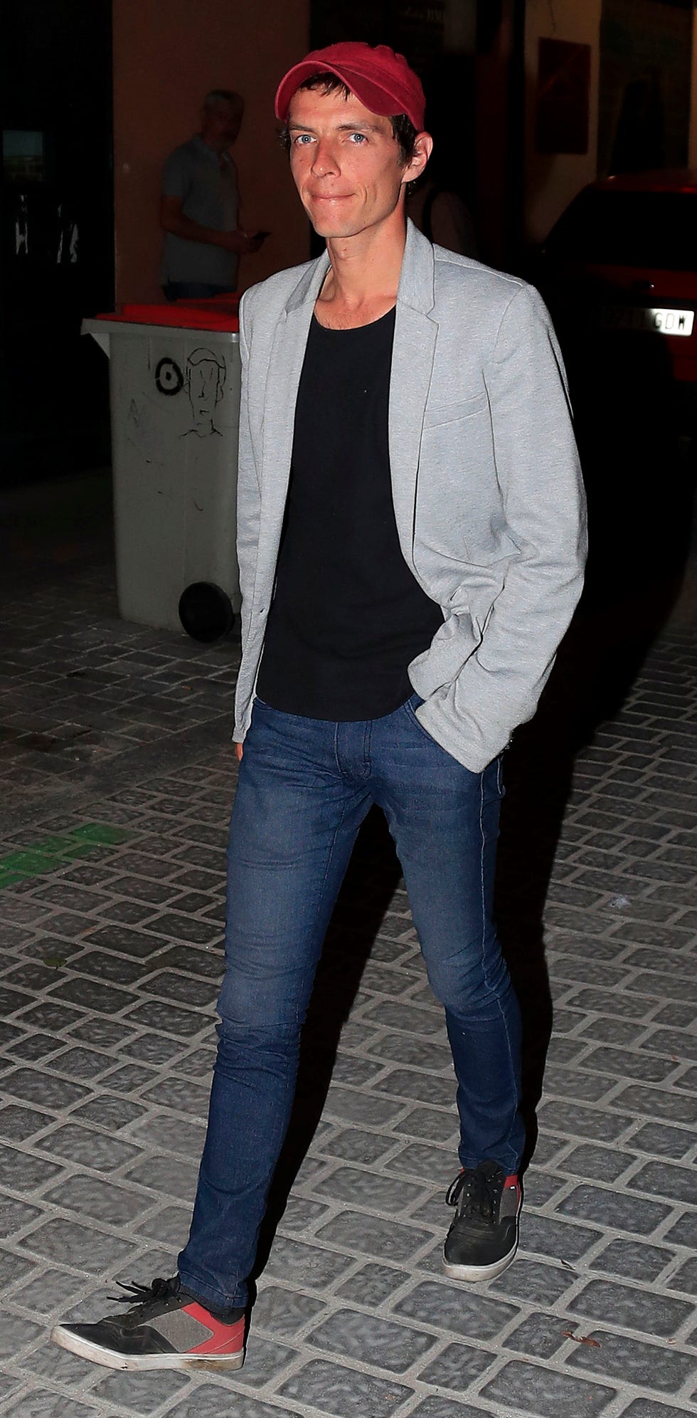 el hijo del cantante, con gorra y vaqueros, en una imagen de archivo del año 2019