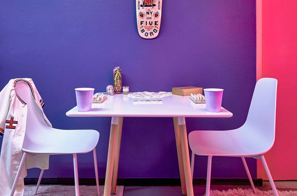 bad bunny tiene un camión para sus giras con decoración vintage años 50