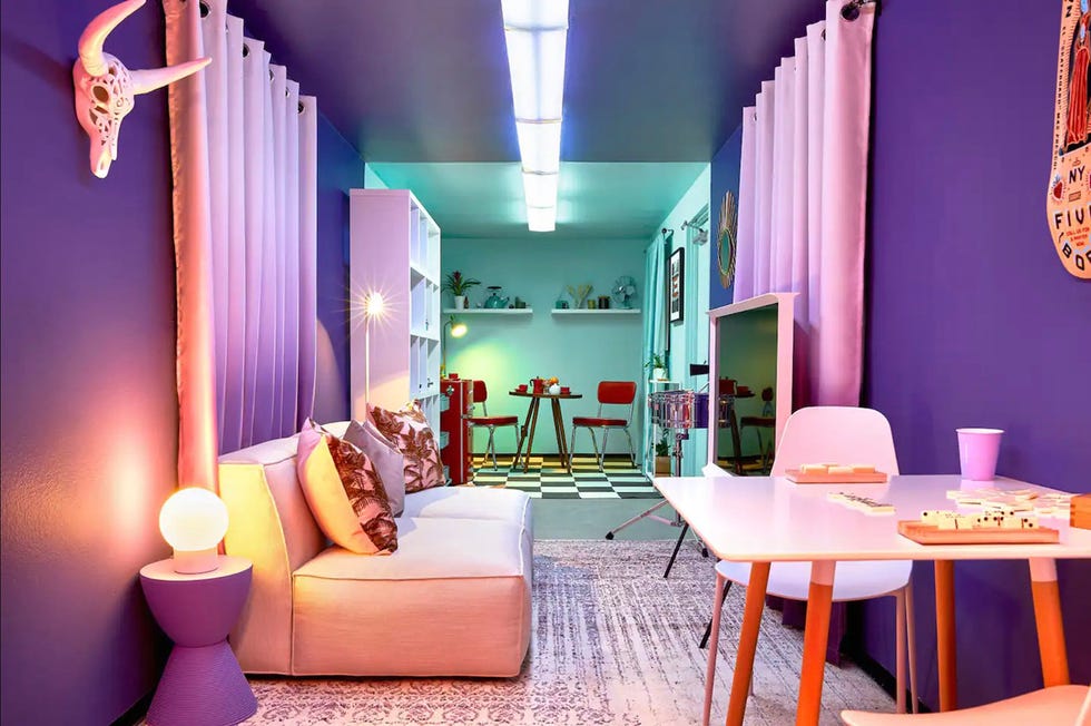 bad bunny tiene un camión para sus giras con decoración vintage años 50