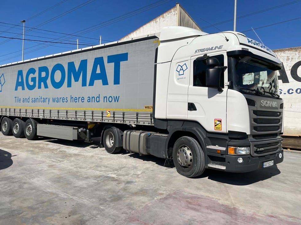 camion con ayuda humanitaria agromat para ucrania