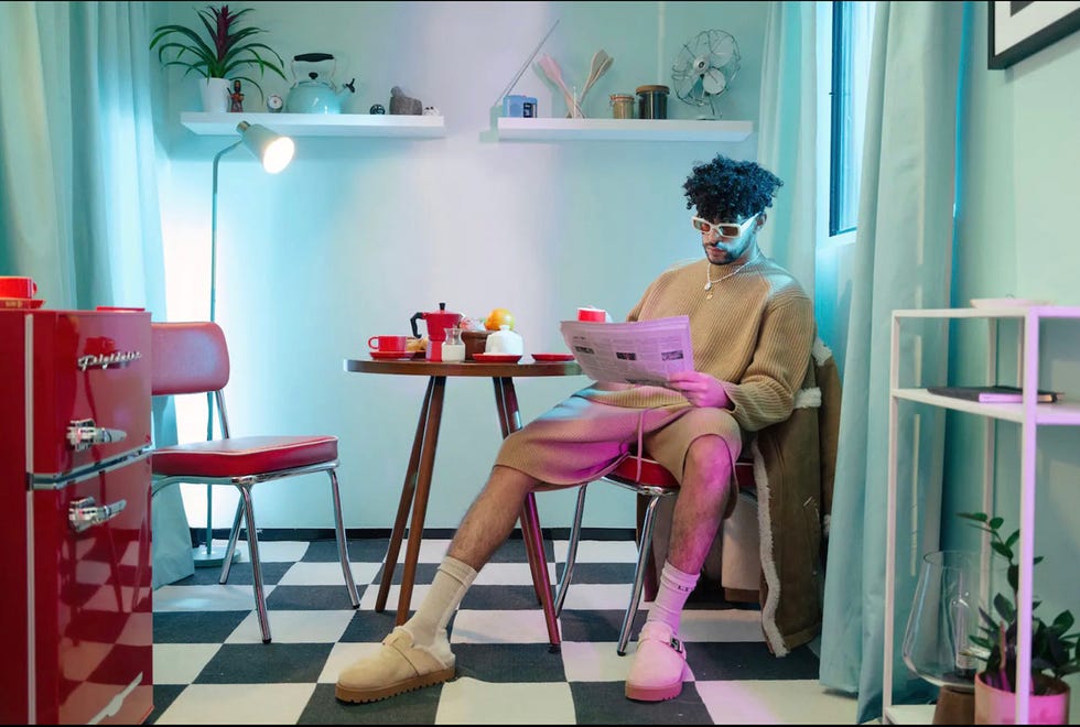 bad bunny tiene un camión para sus giras con decoración vintage años 50