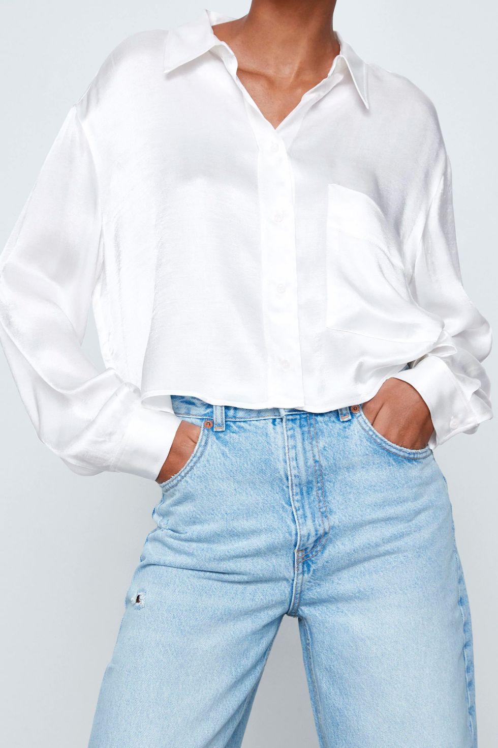 5 camisas blancas de Zara para tus looks con vaqueros