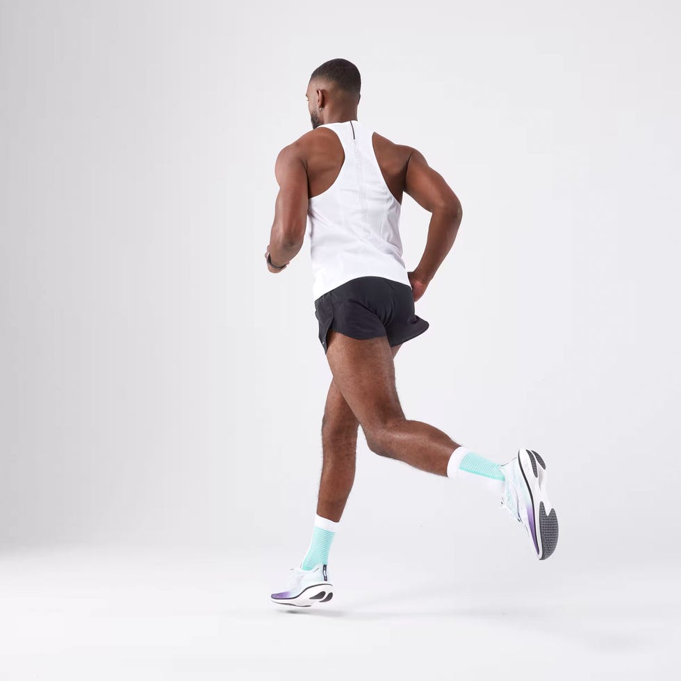 camiseta de tirantes de running para correr de decathlon en color blanco