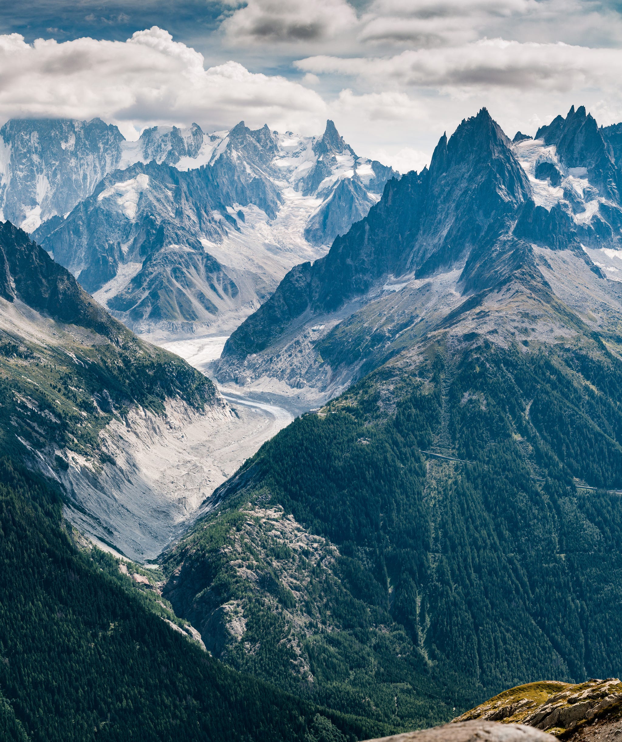 Mountainous landforms, Mountain, Mountain range, Highland, Sky, Natural landscape, Ridge, Alps, Valley, Wilderness, 