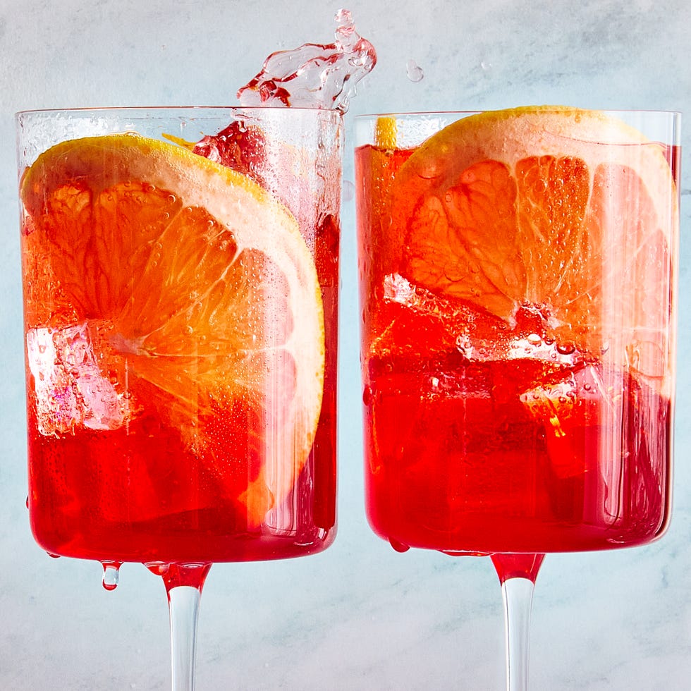 campari spritz with orange slices