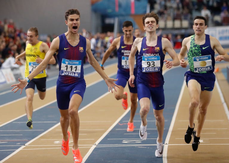pablo sánchez valladares, adrián ben, mariano garcía en la final de 800 metros del campeonato de españa de atletismo en pista cubierta